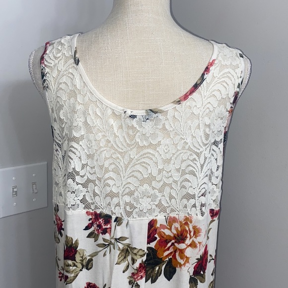 Ambiance Sleeveless Floral Blouse with Lace NWOT - Picture 6 of 8